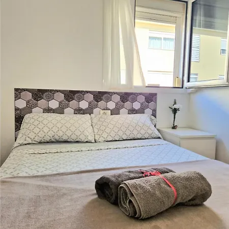 Spacious Chalet Next To The Sea - Airport Ferienhaus *