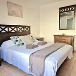Spacious Chalet Next To The Sea - Airport Casa de Férias