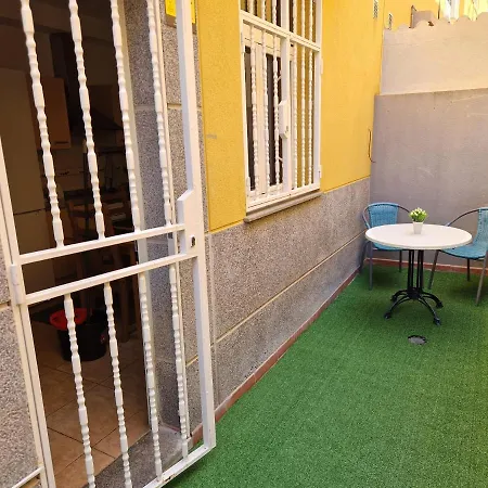 펜션 Spacious Chalet Next To The Sea - Airport 산이시드로