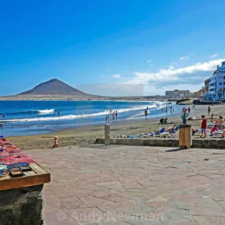 Spacious Chalet Next To The Sea - Airport Holiday home *