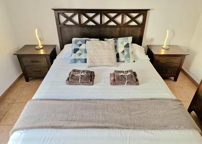 펜션 Spacious Chalet Next To The Sea - Airport *