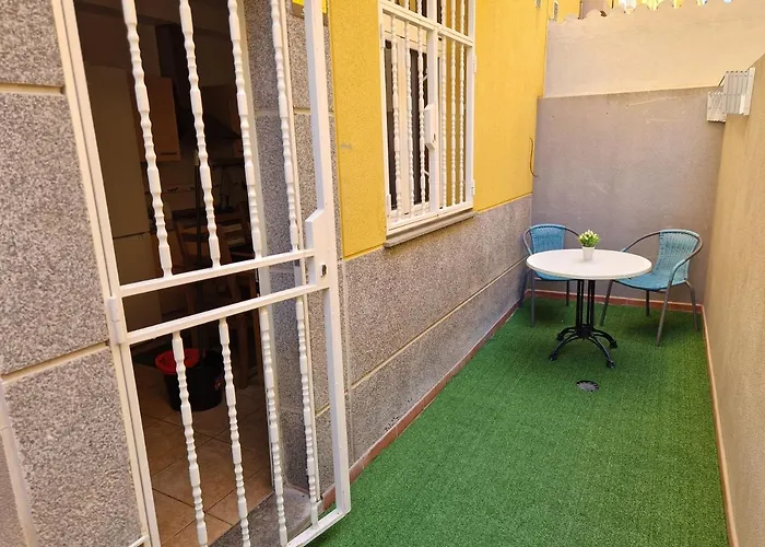 펜션 Spacious Chalet Next To The Sea - Airport 산이시드로