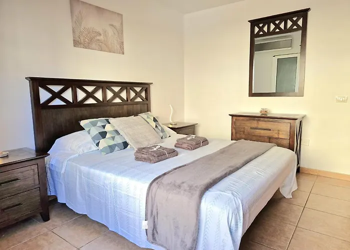 Spacious Chalet Next To The Sea - Airport Nyaraló