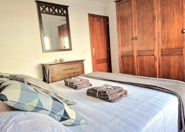 Spacious Chalet Next To The Sea - Airport 산이시드로