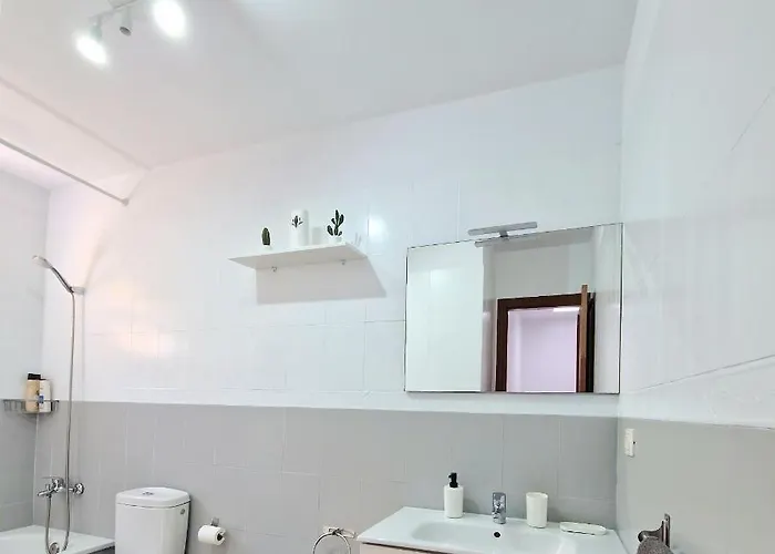 펜션 Spacious Chalet Next To The Sea - Airport *