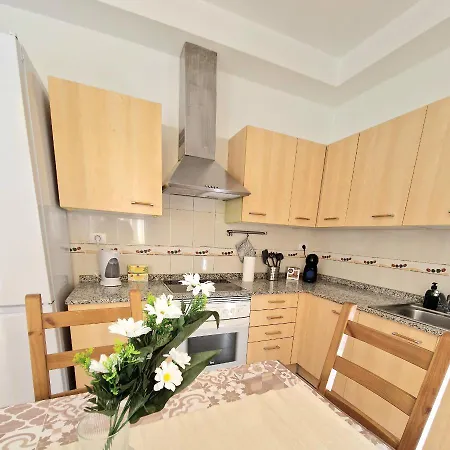 Spacious Chalet Next To The Sea - Airport