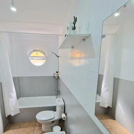 Spacious Chalet Next To The Sea - Airport * סן איסידרו