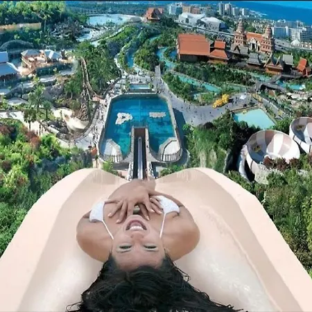 Spacious Chalet Next To The Sea - Airport 別荘 *