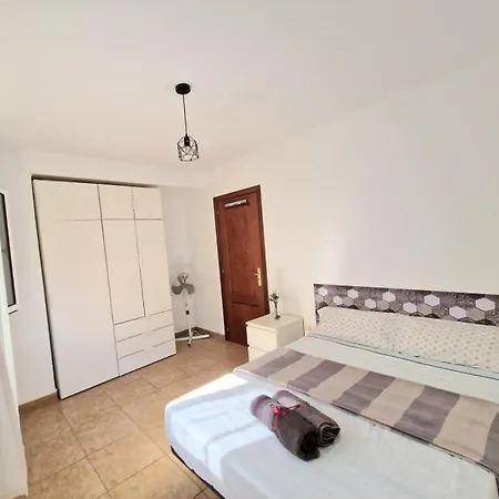 Spacious Chalet Next To The Sea - Airport *