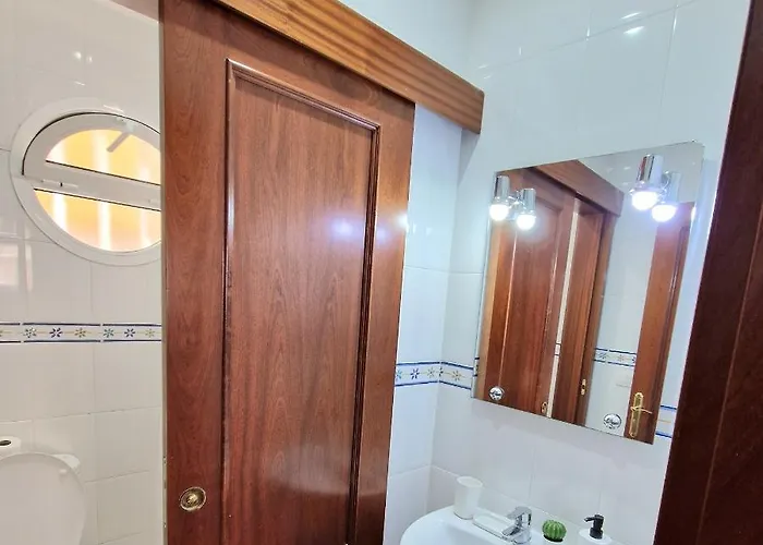 Дом отдыха Spacious Chalet Next To The Sea - Airport Сан-Исидро