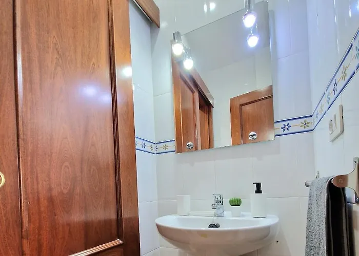 Spacious Chalet Next To The Sea - Airport